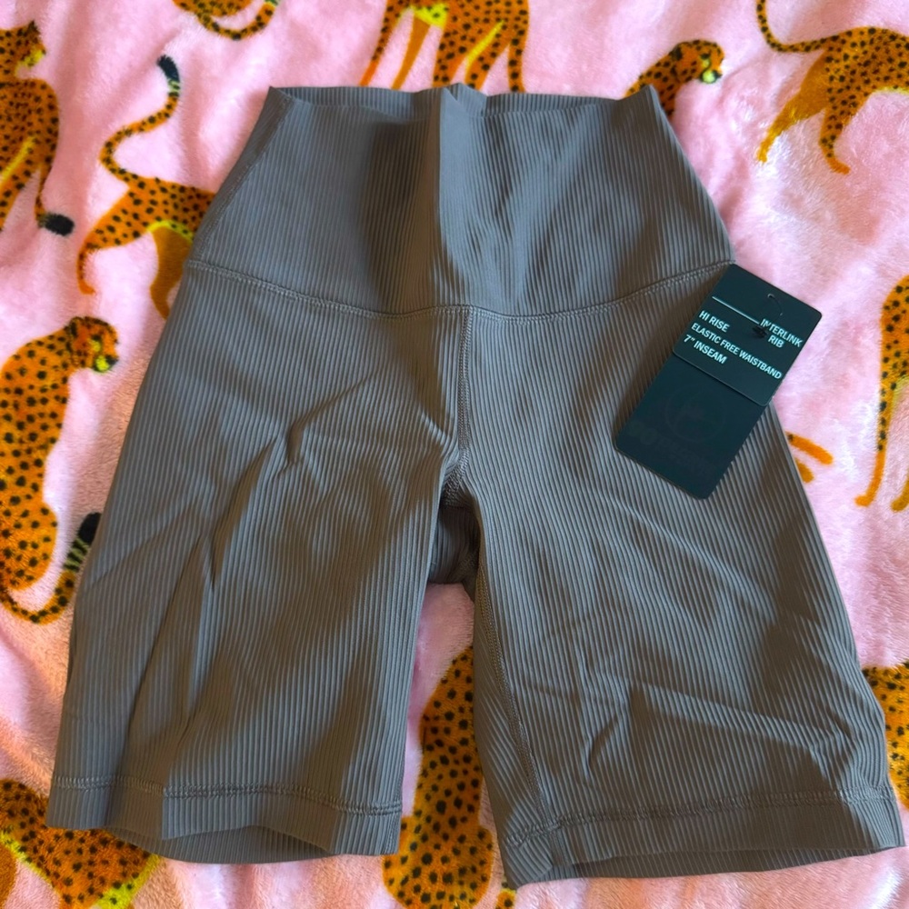 New with tags High Rise Brown Ribbed Biker Shorts Size Extra Small 7 inch inseam